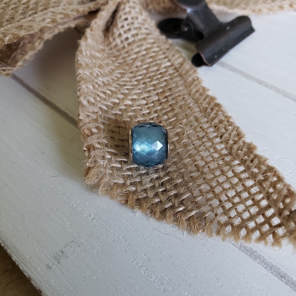 PANDORA - Blue Petite Facets Charm